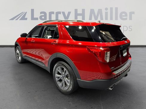 Used 2023 Ford Explorer XLT w/ Equipment Group 202A AWD/4WD image 3