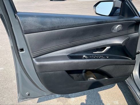 Used 2025 Hyundai Elantra Limited FWD image 23