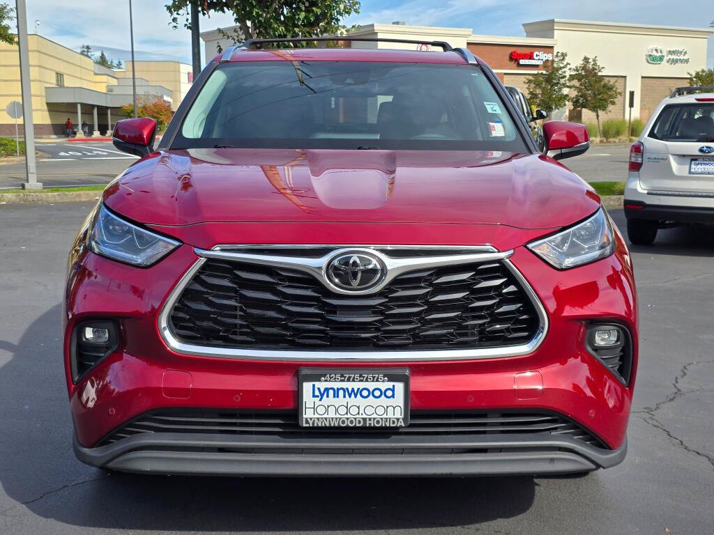 Used 2021 Toyota Highlander Limited FWD image 8