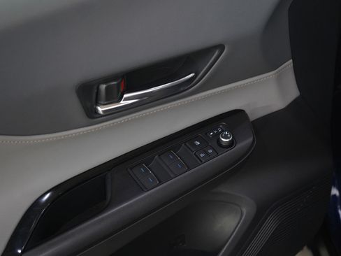 Used 2021 Toyota Venza LE image 21