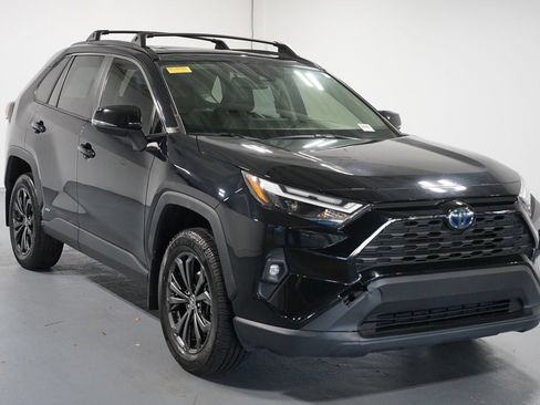 Certified 2022 Toyota RAV4 XLE Premium AWD/4WD image 3