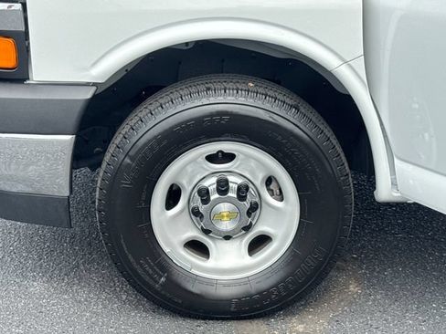 Used 2025 Chevrolet Express 3500 LT w/ LT Preferred Equipment Group RWD image 24