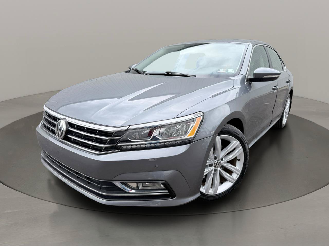 Used 2018 Volkswagen Passat 2.0T SE FWD image 1