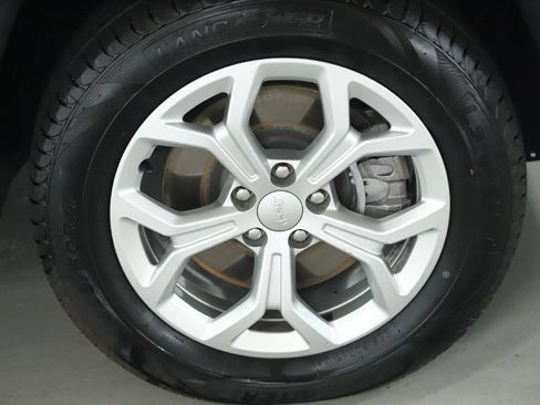 Used 2024 Jeep Compass Latitude AWD/4WD image 10
