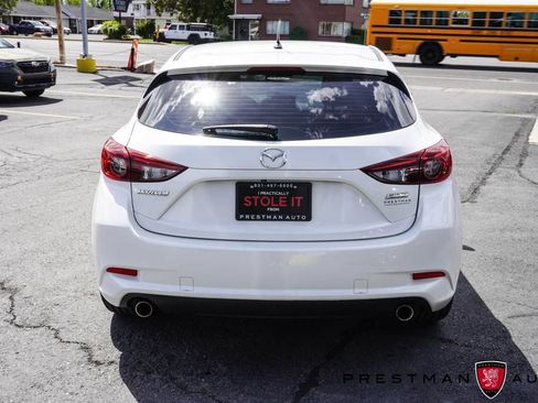 Used 2018 MAZDA MAZDA3 Touring FWD image 10