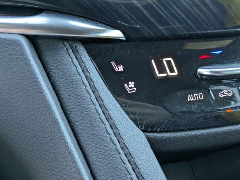 Used 2024 Cadillac XT6 Premium Luxury image 29