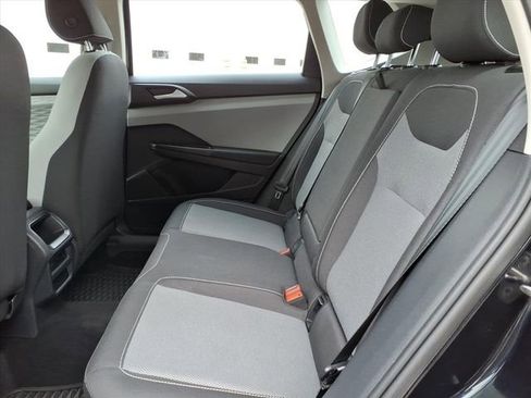 Used 2022 Volkswagen Taos S image 6