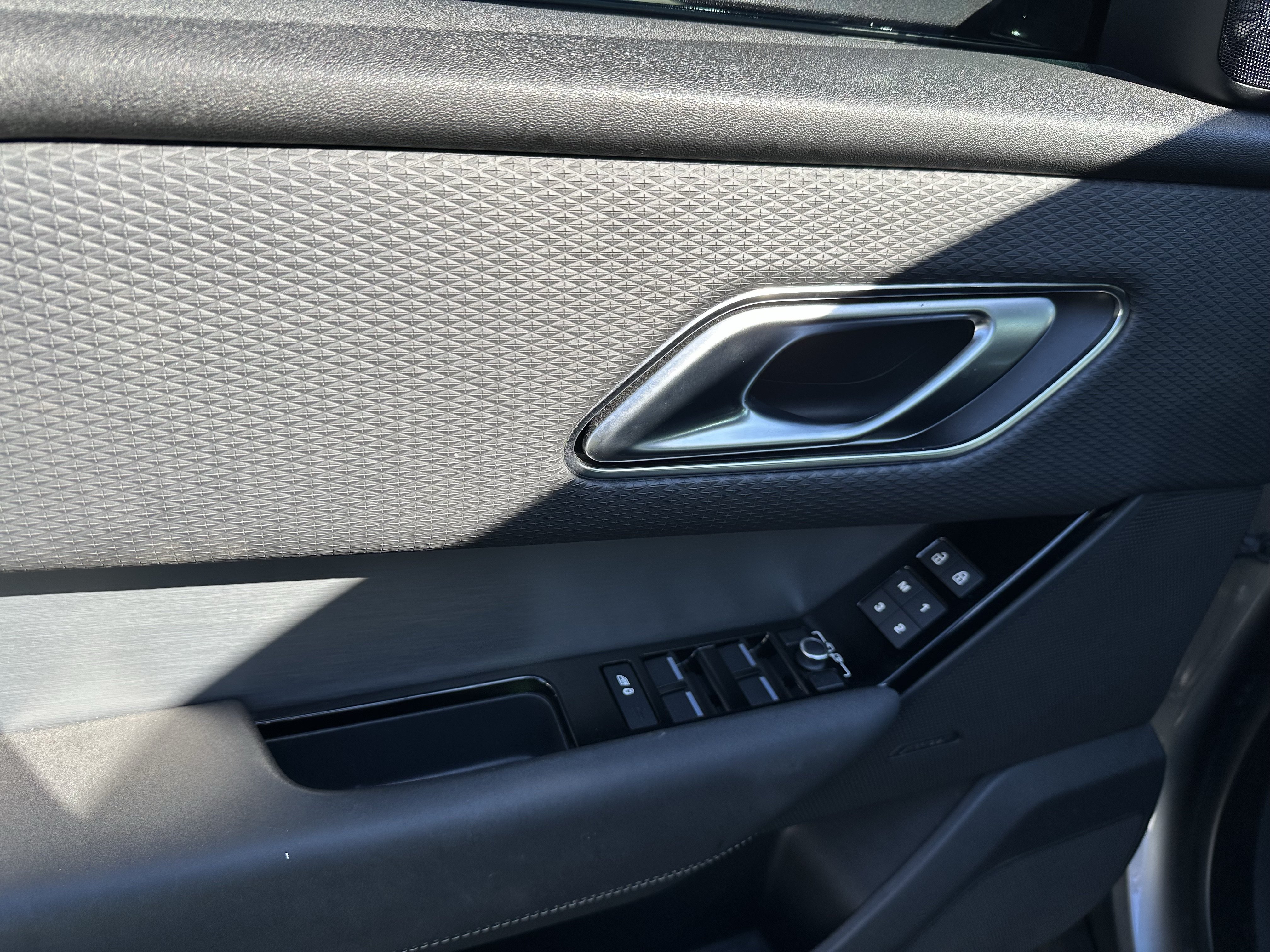 Used 2023 Land Rover Range Rover Velar R-Dynamic S AWD/4WD image 16
