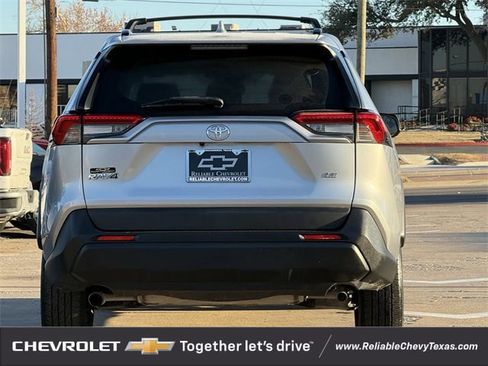 Used 2019 Toyota RAV4 LE image 7
