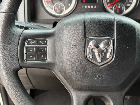 Used 2019 RAM 1500 Classic SLT AWD/4WD image 17