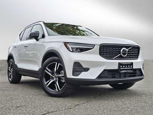 New 2026 Volvo XC40 B5 Core w/ Climate Package image 1