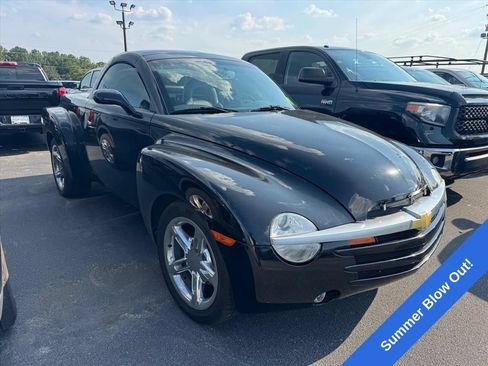 Used 2005 Chevrolet SSR w/ Preferred Equipment Group RWD image 1