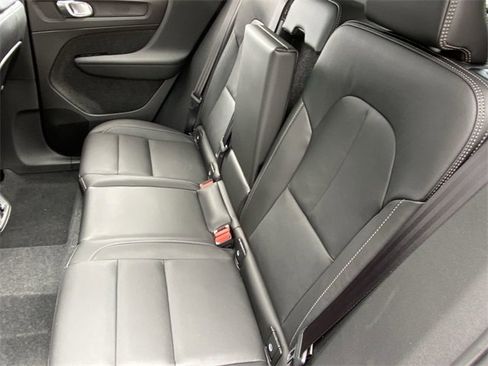 New 2025 Volvo XC40 B5 Core w/ Protection Package Premier image 18