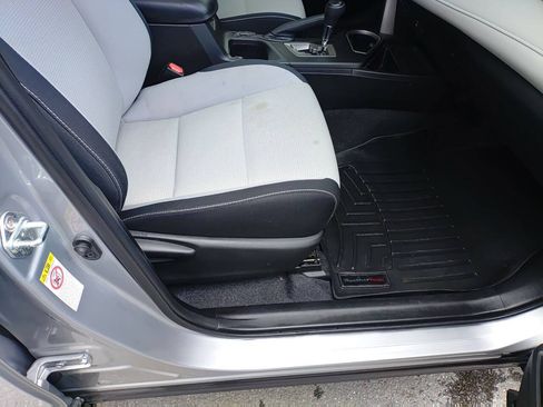 Used 2018 Toyota RAV4 XLE AWD/4WD image 18