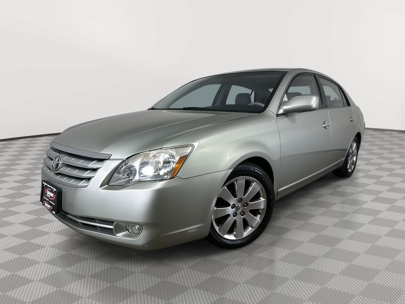 Used 2006 Toyota Avalon XLS FWD image 1