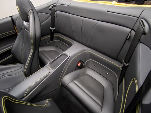 Used 2019 Ferrari Portofino RWD image 24
