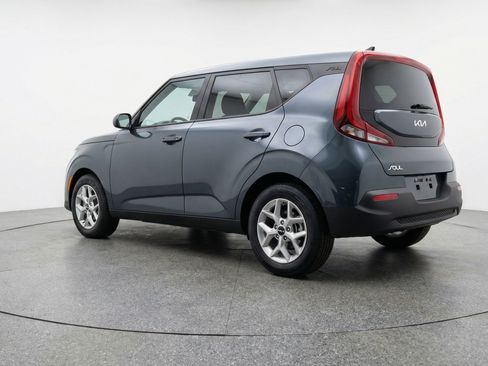 Used 2025 Kia Soul LX w/ LX Technology Package FWD image 6