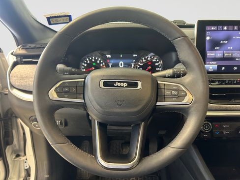 Used 2023 Jeep Compass Latitude w/ Sun and Sound Group AWD/4WD image 11