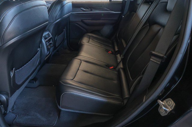 Used 2023 Jeep Grand Cherokee Limited w/ Black Appearance Package AWD/4WD image 30