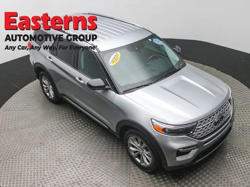 Used 2023 Ford Explorer Limited image 3