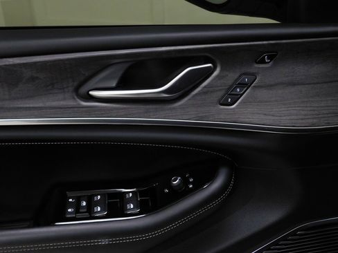 Used 2022 Jeep Grand Cherokee L Overland w/ Luxury Tech Group IV image 26