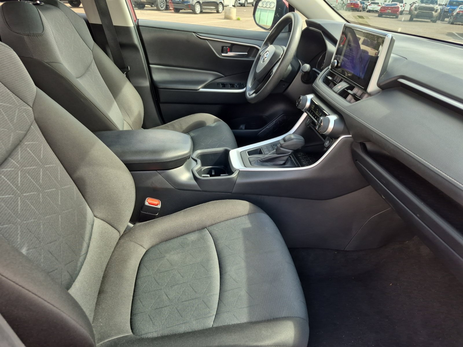 Used 2025 Toyota RAV4 XLE AWD/4WD image 27