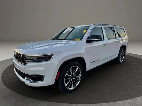 Used 2023 Jeep Wagoneer L Series III w/ Premium Group I image 5