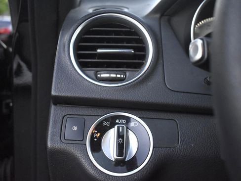 Used 2014 Mercedes-Benz C 250 C 250 Luxury Sedan 4D image 18