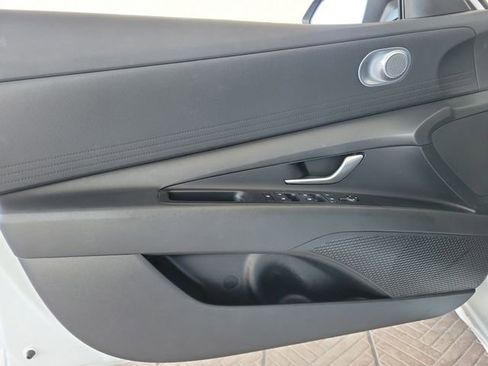 Used 2024 Hyundai Elantra SE image 16