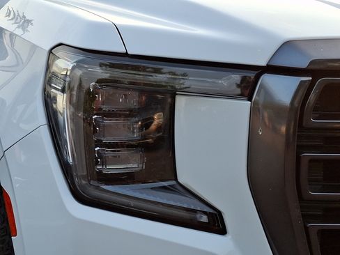 Used 2024 GMC Yukon AT4 w/ Technology Package AWD/4WD image 7