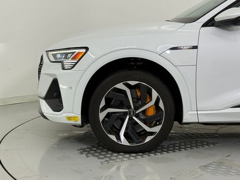 Used 2022 Audi e-tron Premium Plus w/ Premium Plus Package image 12