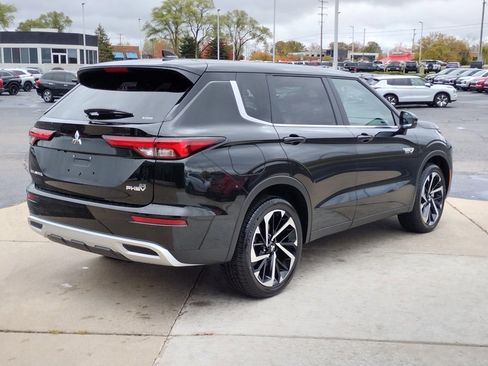 New 2025 Mitsubishi Outlander SE image 16