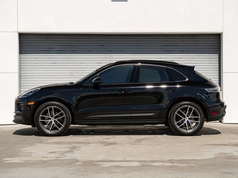 Certified 2024 Porsche Macan AWD/4WD image 2