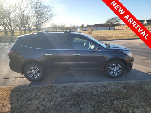 Used 2015 Chevrolet Traverse LT image 2
