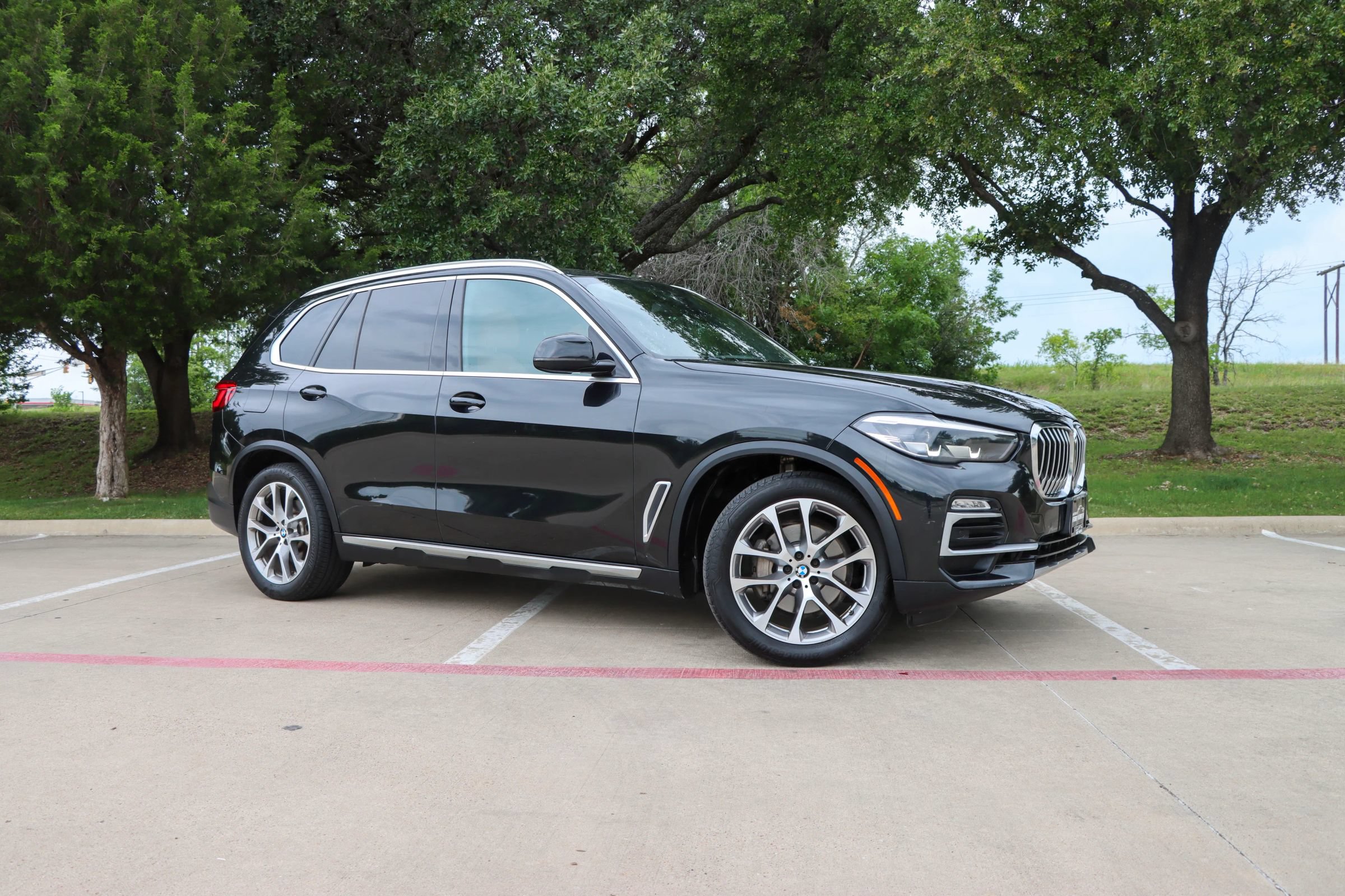 Used 2019 BMW X5 xDrive40i w/ Convenience Package AWD/4WD image 1
