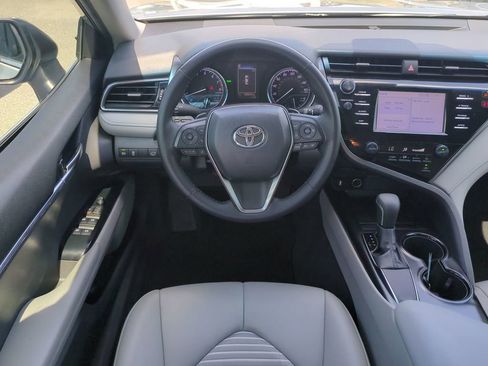 Used 2019 Toyota Camry SE w/ Convenience Package FWD image 16