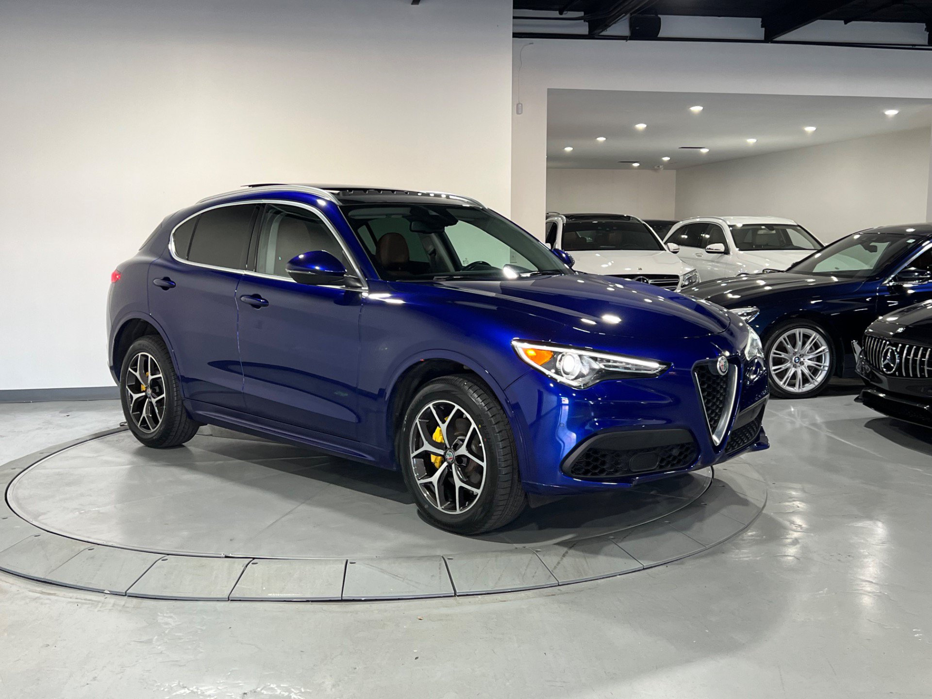 Used 2021 Alfa Romeo Stelvio Ti w/ Premium Package AWD/4WD image 13