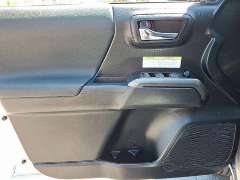 Used 2019 Toyota Tacoma TRD Off-Road RWD image 12