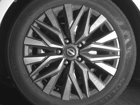 Used 2025 Nissan Altima 2.5 SV FWD image 12