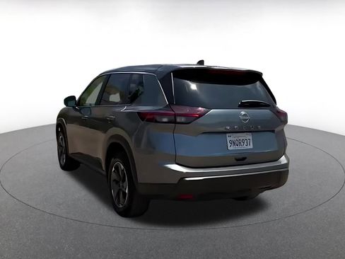 Used 2025 Nissan Rogue SV FWD image 11