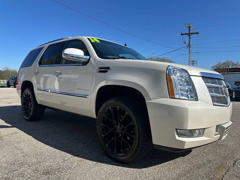 Used 2014 Cadillac Escalade Platinum AWD/4WD image 4