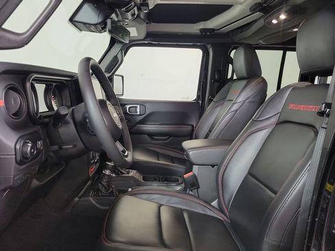 Used 2025 Jeep Wrangler Unlimited Rubicon AWD/4WD image 13