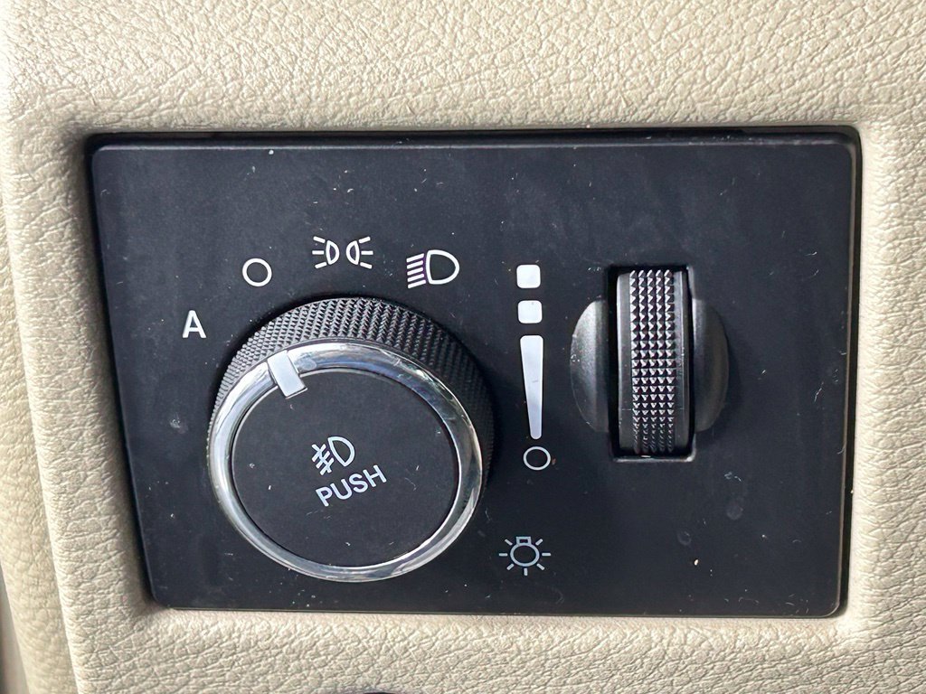 Used 2021 Jeep Grand Cherokee Limited AWD/4WD image 30