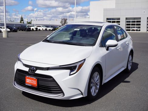 New 2026 Toyota Corolla XLE image 7