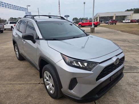Used 2021 Toyota RAV4 LE w/ Carpet Mat Package (TMS) image 7