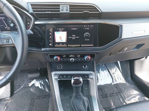 Certified 2025 Audi Q3 2.0T Premium w/ Convenience Package AWD/4WD image 21