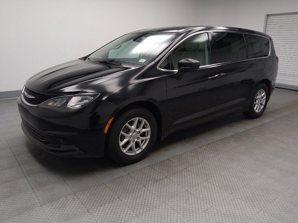 Used 2017 Chrysler Pacifica LX FWD image 2