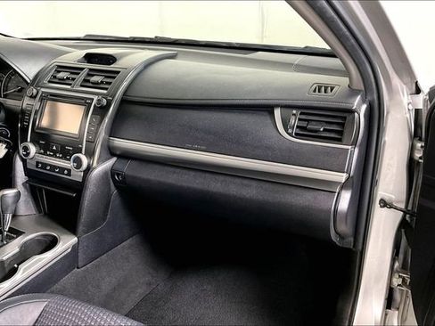 Used 2012 Toyota Camry SE image 16