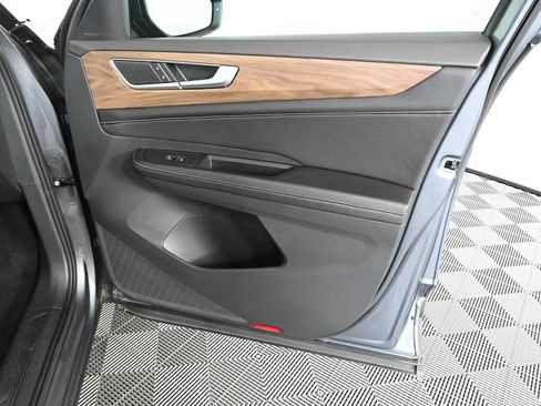 Certified 2024 Volkswagen Atlas SE FWD image 8