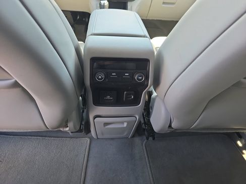 Used 2019 GMC Acadia SLT FWD image 32